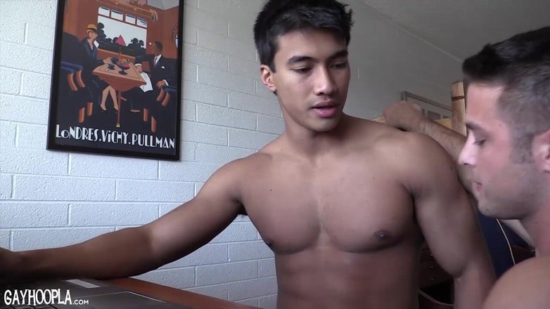 Gay Hoopla: Ken Ott को टैग-टीम किया जाता है!