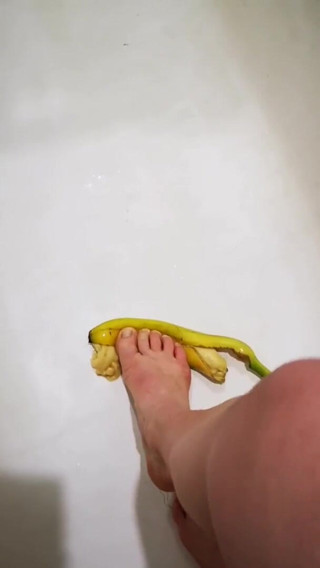 Erotic college: I like banana between the legs