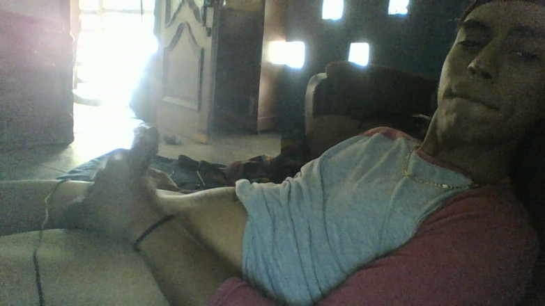 AlexAlejandro13: Relajado En La Cama Mientras Espero Mi Hora De Laborar