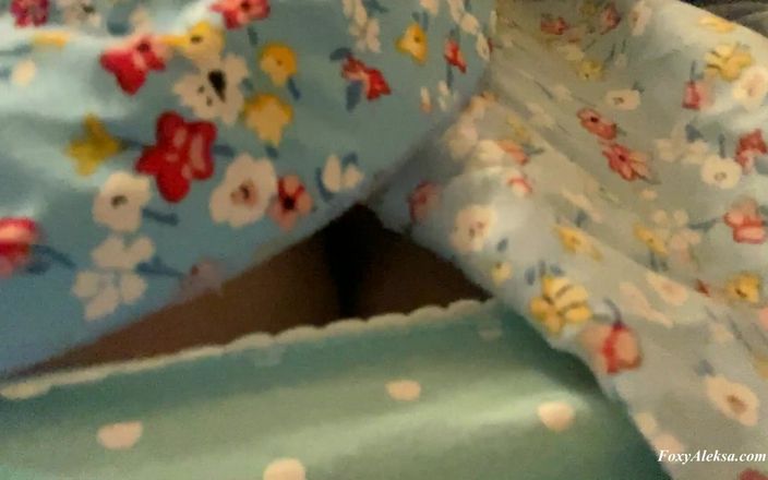 Foxy Aleksa: Pod kalhotkami Petite Girl. Sex na veřejnosti v metru. Sexy...