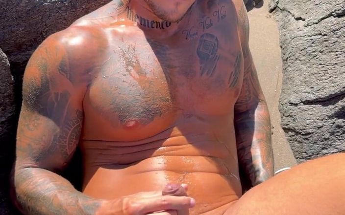 BoyGym: Pissen op het strand