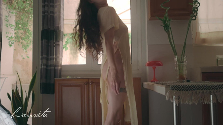Lanreta: Zkoušení sexy oblečení se stříkajícím orgasmem