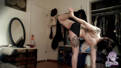 Olivia Jarden: Flux de yoga stupide à poil