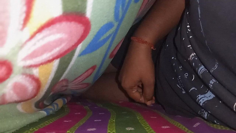 Sweet Indian cock: Калькутта бхабхі кі Гарам облизує пизду з смоктанням