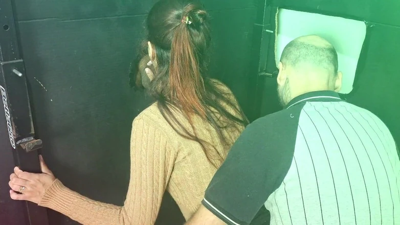 ksalnovinhos: Husband Takes Wife to a Gloryhole for the First Time...