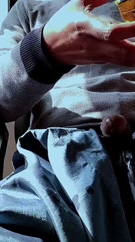 79 Labă cu satin - pula Cap frecat și spermă pe satin mătăsos costum galben al surorii vitregi