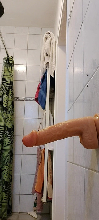 Melany: BathroomMelany