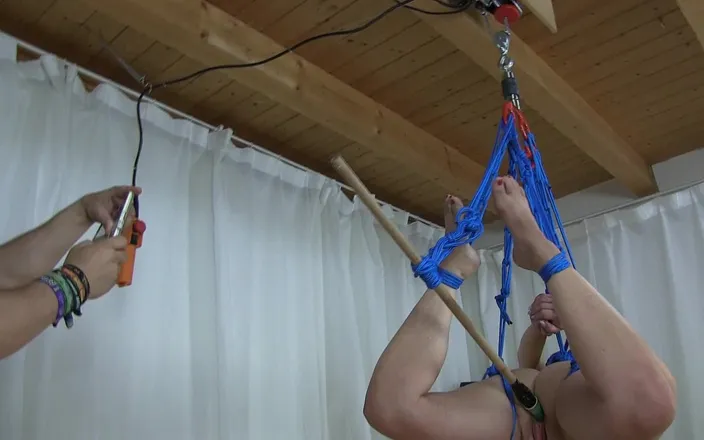 Yvette xtreme: Yvette Costeau - suspension and insertion