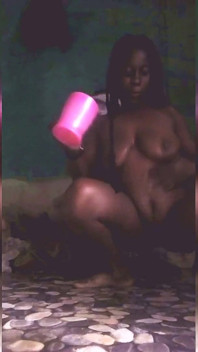 African Isabella Loves Pee-games