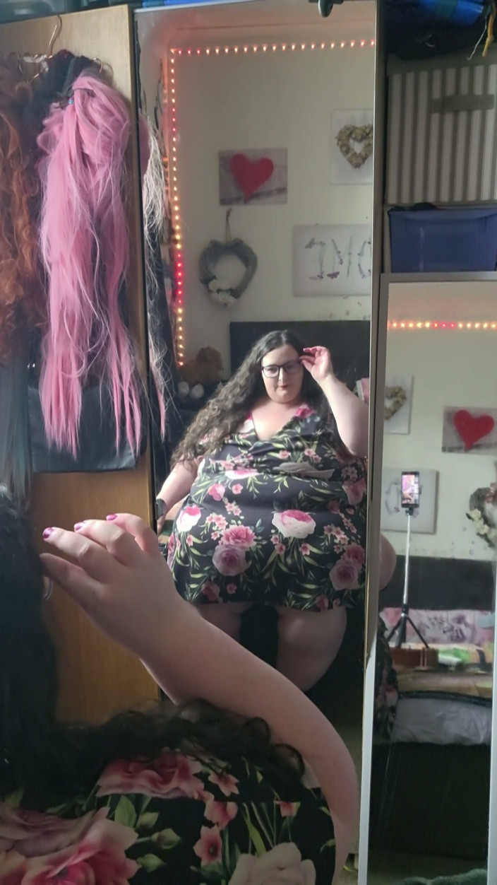 SSBBWLadyBrads: Awek montel super saiz Cermin Mirro pada awek montel dinding