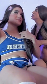 4人のコロンビアのトランス女性とパーティーをし、結局お互いに触れ合う