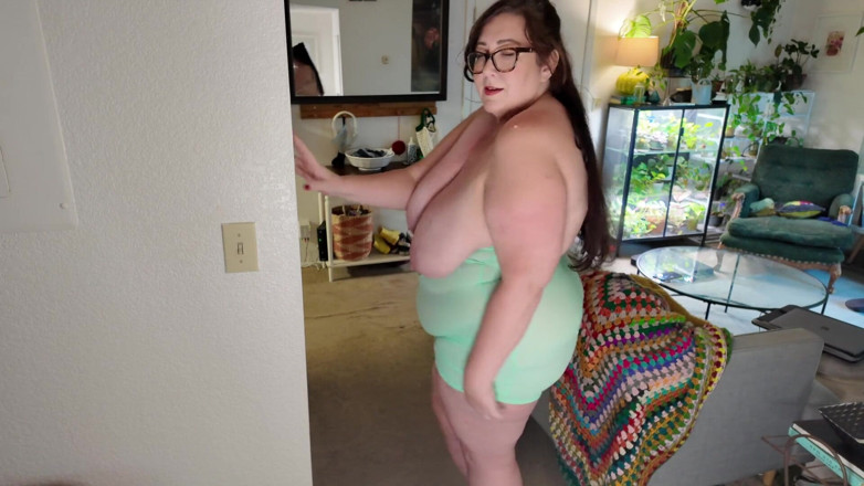 cutejayne: Curvy Big Tit BBW MILF Catwalk and Strip