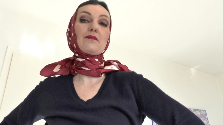 Lady Victoria Valente: Saténový šátek módní přehlídka a výstřiky na látku, JOI, Lady Victoria...