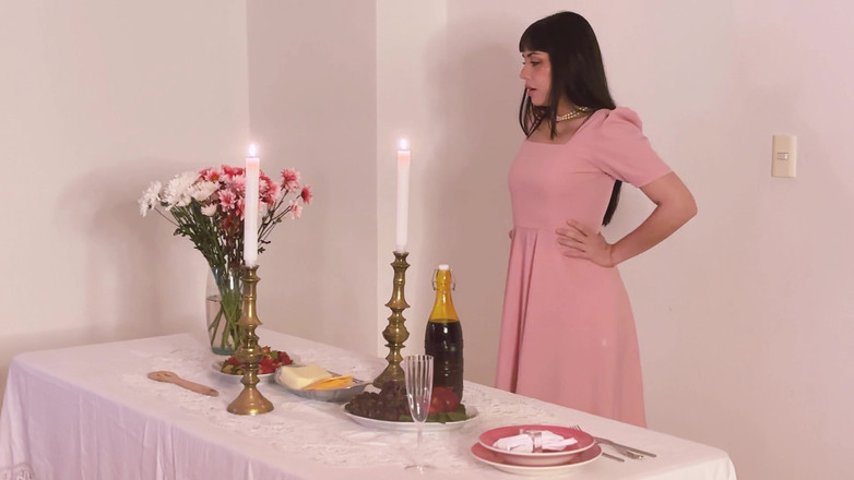 CoralTrip: Bg - svázané honění se sýrem - food play fetiš 4K