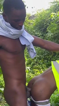Kongkek pekerja muda yang membuatkan dia mahu makan air mani saya