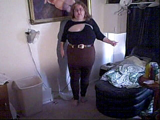 BBW nurse Vicki adventures with friends: Perawat Vicki struts 'barang-barangnya!