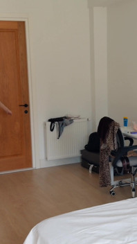 La ragazza sporca Sasha Paige e la MILF sexy Kitty Li succhiano sperma dal culo e scopano forte sul set del porno anale!