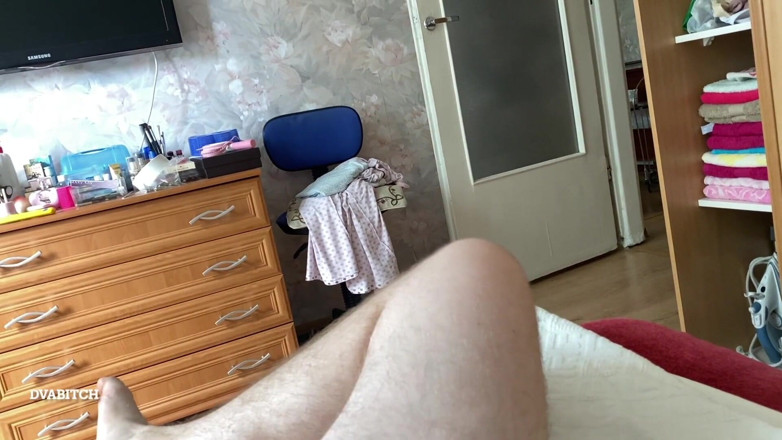 Dvabitch: Napalona przyrodnia siostra zbliżenie sex oralny POV