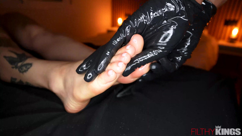 Filthy Kings: Gagica tatuată este amorsată pentru mare și neagră - Tabitha Lust