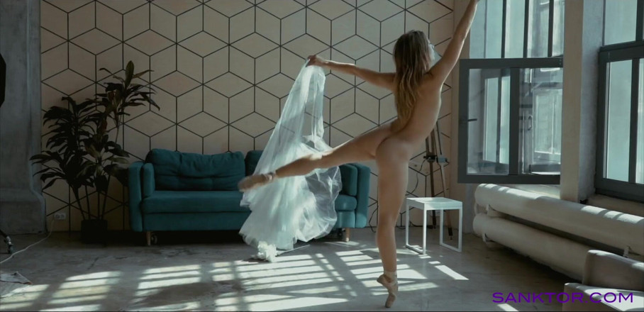 SANKTOR: Ballerina classica nuda . Arte video erotico.