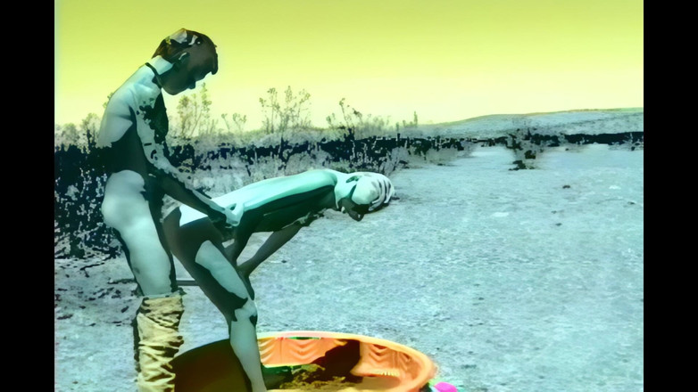 FM Video World: Susuz Orospu Suda Seks Dileniyor