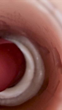 Camera dentro la figa profonda cattura un enorme eiaculazione di sperma