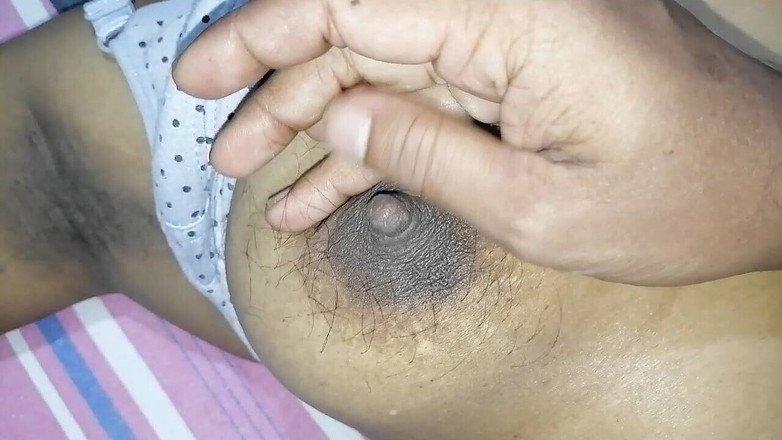 Sweety In Bed: Nigdy nie widziałem takich cycków Azjatycka gorąca wiejska dziewczyna