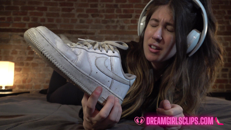 Dreamgirls Clips: 엘로디의 땀에 젖은 발 쇼 - 양말을 신은 드림걸