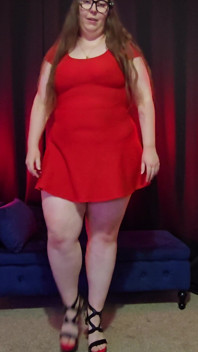 Tlustá velká kráska zkouší zkoušení šatů a podpatků Curvy Plus velikosti