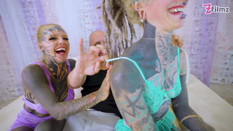 Spicy Lab Production: Threesome Tedesco Con Due Ragazze Tatuate Assatanate Di Sesso