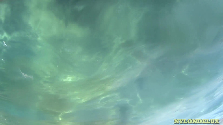 Nylondelux: Preta meia-calça Rip in the Sea