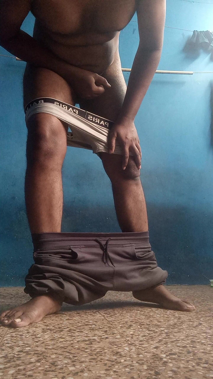 Sweet Indian cock: Un garçon à grosse bite excercise avec sa copine se fait...