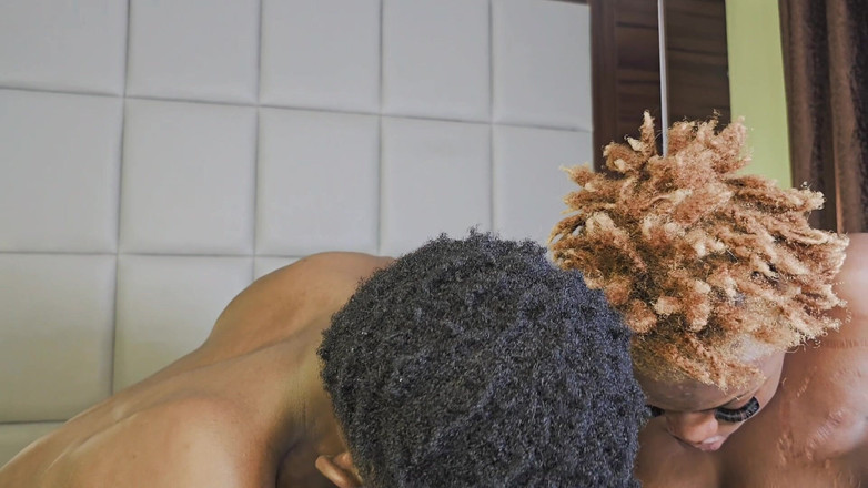 Bulocks: 87歳の痩せたおばあちゃんがバイセクシュアルのゲイ医者に容赦なく激しく犯される