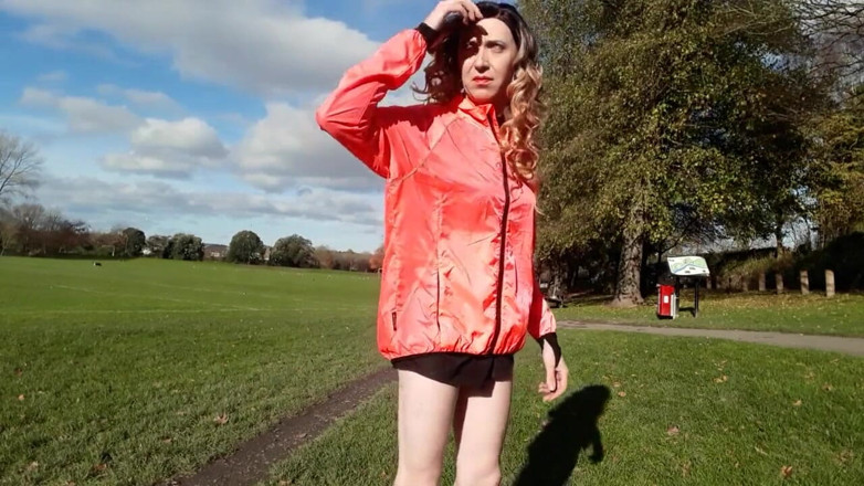 The Midnight Minx: Travestiet jog opwarmen strip