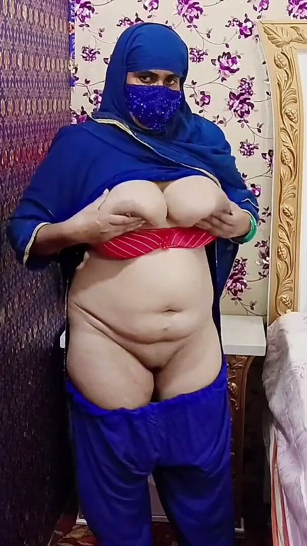 IndianHindiXxx: Makcik desi Paki bertetek besar mengongkek pepek dengan timun