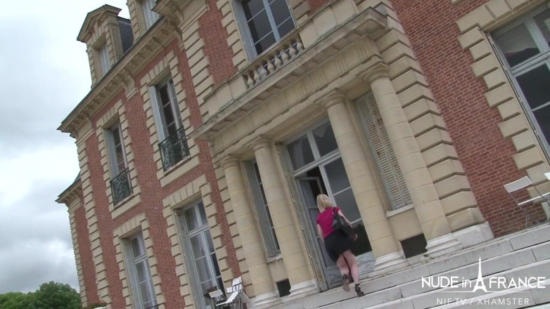 Nude in France: Грудаста аматорська французька блондинка не може дозволити собі таксі і дає їй водія