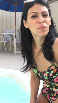 Cassandra Cruz, MILF latina excitée, avale la dose d'un jeune