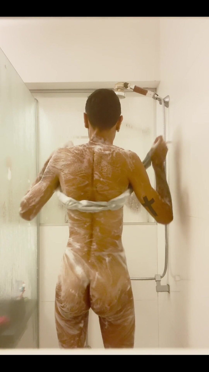 arabeputo: Diese schöne dusche nehmen