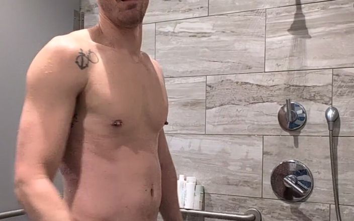 KingB8er: When Big Bro Gets Horny at the Gym
