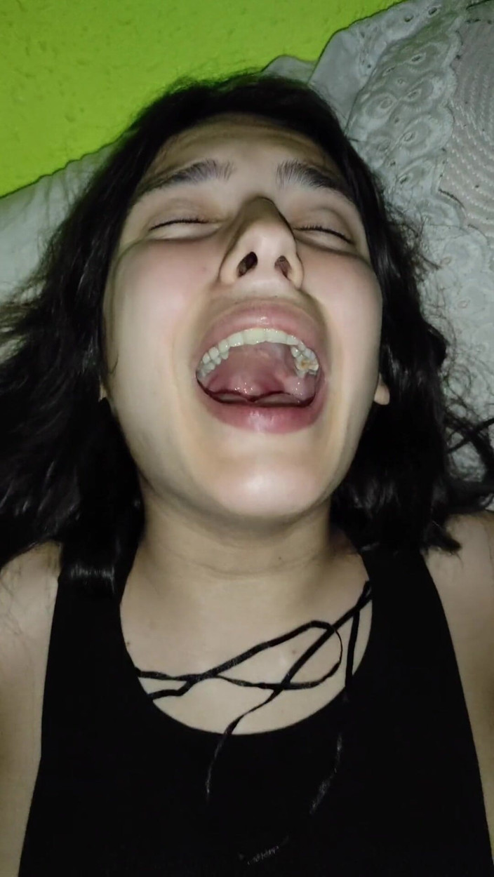 Endemoniados: Pussy eating and fucking a teen at night before going...