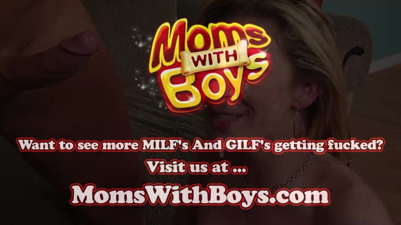 Moms With Boys: Milf Sarah Jay follada en las tetas