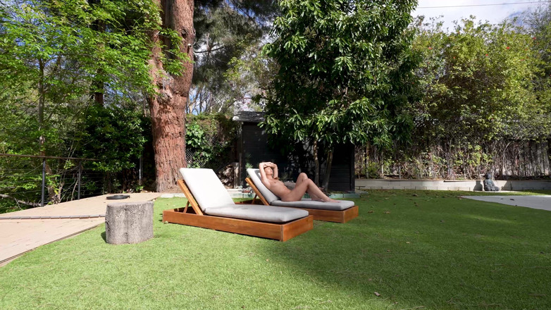 Lev Lieben: Adik tiri British jalang berjemur berbogel - Lily Phillips - Lev Lieben