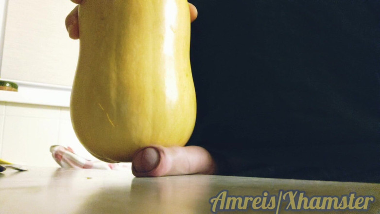 Amreis: 나는 다시 호박을 따먹어. 나는 저항할 수 없었고 그녀 안에 사정했다