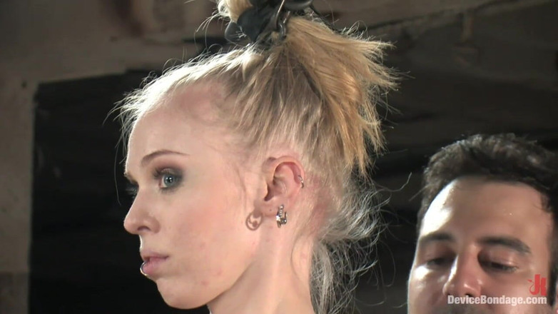 Device Bondage by Kink: Jade Marxxx Na żywo, część 2