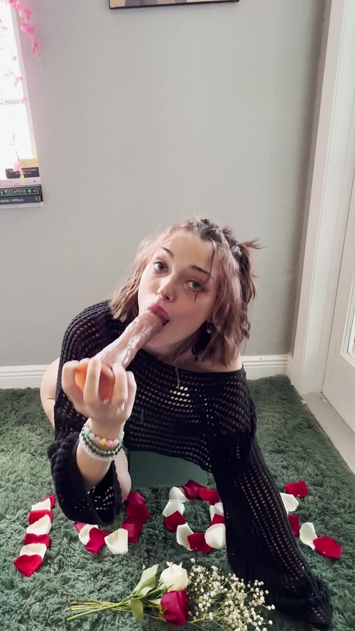Shrooms Q: Świętowanie 100k, pieprząc się w moim dildo