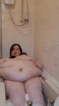 Ssbbw bath time fun and belly jiggle