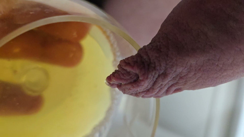 Onwdomu3: Macro Long Foreskin Piss