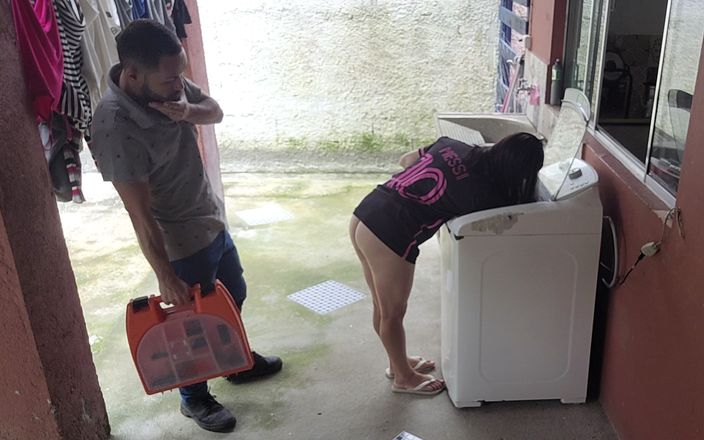 Casalpimenta: Vdaná žena v domácnosti platí technika pračky jejím zadkem, zatímco paroháč...