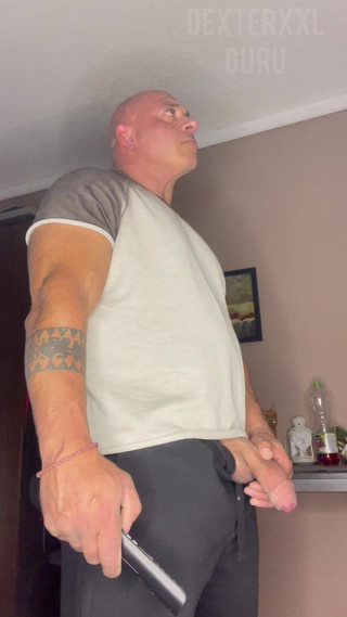 Mr. Guru: Tuan guru masur berdiri sebelum aku keluar