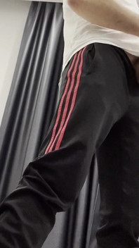 În genunchi, supunerea pentru Alpha Man